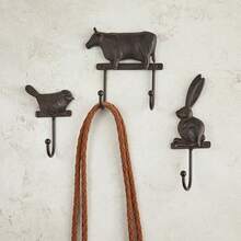 47th and Main Farmhouse - Gancho decorativo de vaca de hierro fundido montado en la pared 4.5 pulgadas de largo x 1.9 pulgadas de ancho x 4.5 pulgadas de alto marrón rústico - Marrn Rstico - Ver 3