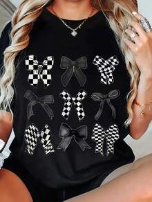 [Plus Size Short Sleeve T-Shirt] Black Plus Size Tee Featuring Unique Black and White Checkered Bow Designs in Symmetrical Pattern, Stylish and Trendy, Perfect for Casual Outings, Comfortable Fit, Great for Layering, Eye-Catching Graphic Design, Ideal for Fashion Lovers - Negro - Ver 2