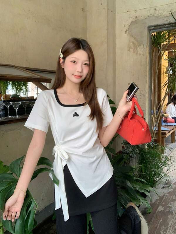 女款夏季新款對比色U領卡通刺繡不對稱繫帶短袖T恤 白色