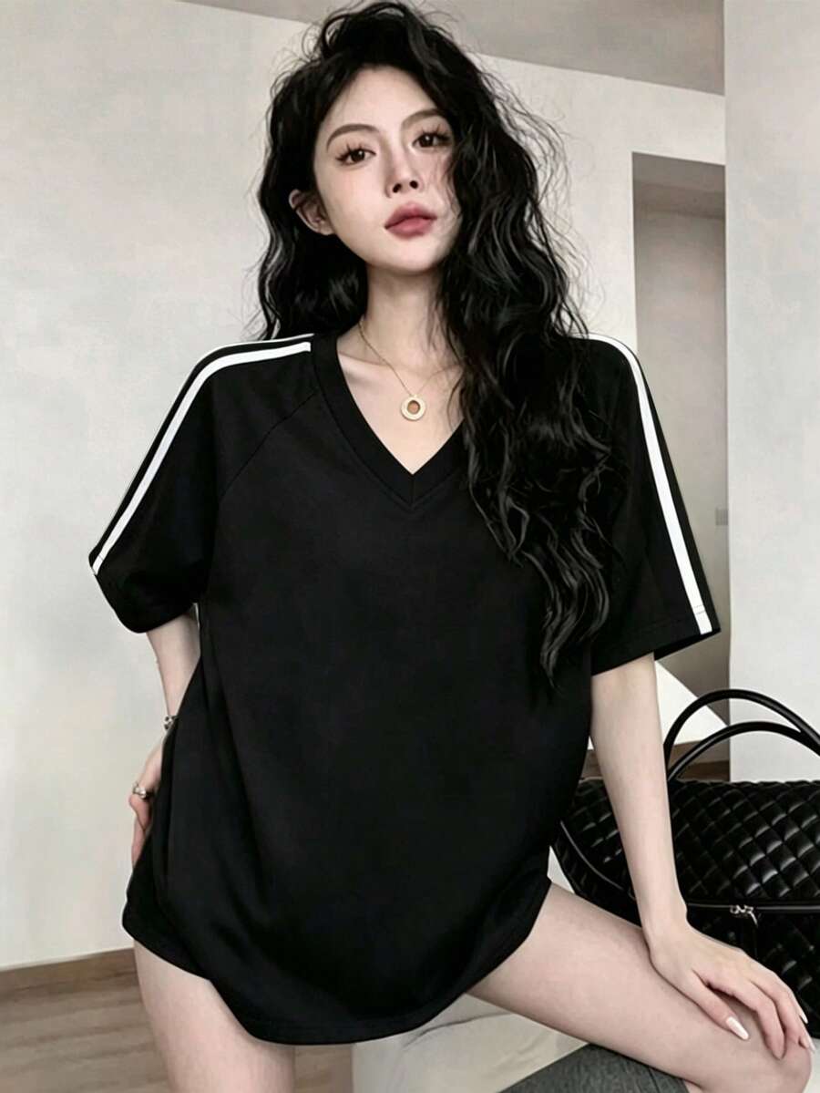 女士撞色条纹V领宽松T恤上衣，休闲学院风美式春夏款 - 黑色 - 查看 1