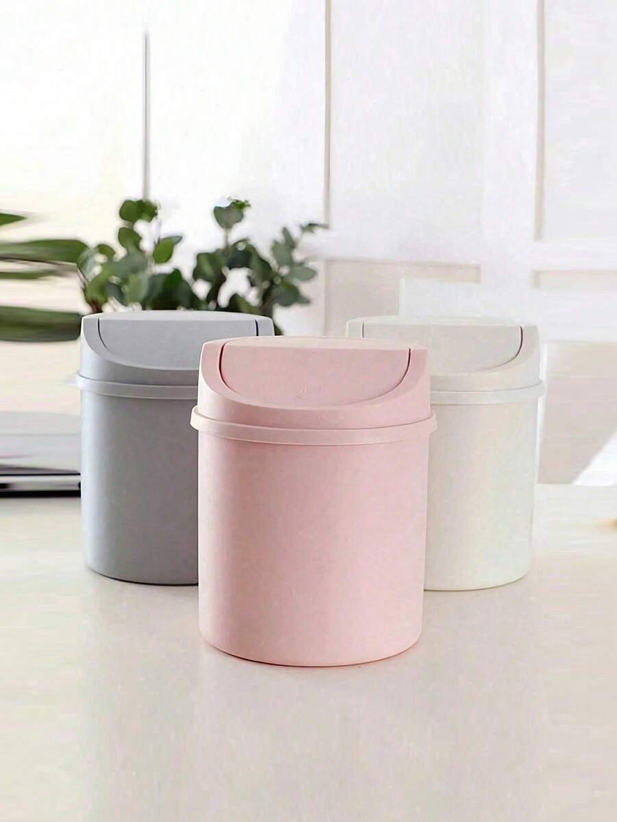 Thùng rác mini có nắp đậy, thùng rác để bàn nhỏ gọn, giỏ đựng rác bằng nhựa để bàn, thiết kế nắp xoay giúp ngăn mùi hôi, thích hợp để đựng vỏ trái cây và giấy vụn trên bàn làm việc, giúp bàn làm việc luôn gọn gàng, phù hợp sử dụng trong phòng tắm, văn phòng tại nhà, bàn cà phê, văn phòng, phòng khách, phòng học và các dịp khác. - trắng - Xem 1
