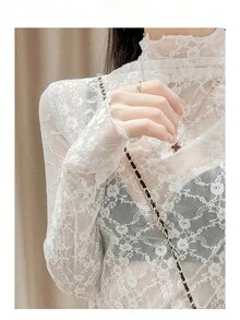 Csa de encaje blanco para mujer, top de malla hueca a la moda para primavera y verano, csa de red con cuello alto, esti... - Jersey de cuello alto de color liso-blanco - Ver 2