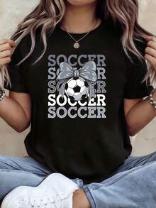 Camiseta de mujer con un arco 'SOCCER' y impresión de letras repetidas, perfecta para ver partidos y reuniones de fans, con un ambiente dulce y fresco con mangas cortas, ideal para un ambiente - Negro - Ver 2