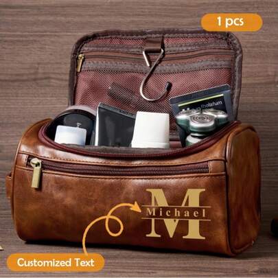 1 pieza Bolsa de viaje personalizada, regalo perfecto para el novio. Accesorio de bolsa de viaje para hombres, regalo para el padrino, regalo de aniversario/Día de San Valentín/Navidad. 4 colores disponibles: marrón claro, negro, café, marrón oscuro. Gran capacidad, contiene necesidades diarias. Inicial personalizada, nombre, letra, logotipo de marca u otra información personalizada. Grabado por láser, regalo conmemorativo. Gran regalo para novio, esposo, padre o hermano. Adecuado para el Día de San Valentín, aniversario, Día del Padre, cumpleaños, actividades al aire libre, viajes, Navidad.