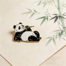 1枚可爱俏皮熊猫胸针，卡通锌合金徽章，可爱动物饰品珐琅胸针，可作为小礼物送给朋友和同事。 - 彩色 - 查看 3