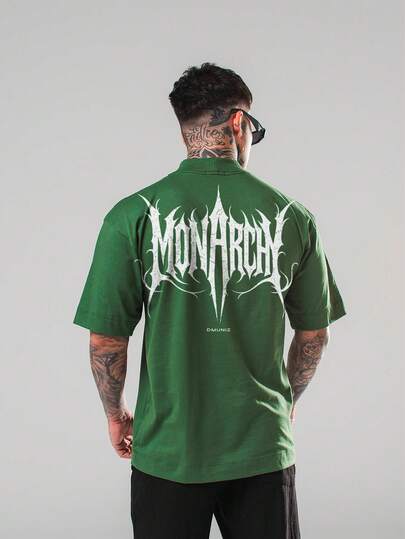 Camiseta Masculina Oversized Streetwear Gola Alta DMUNIZ Malha Premium, 100% Algodão com Estampa Grande British Essence, Ótima para Treino e Academia