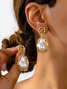 1 Pair Vintage Baroque Asymmetrical Pearl Earrings, French Luxury Metal Spiral Design Earrings For Women, Suitable For Daily Wear, Party, Banquet, Vacation, Date, Work Commute, Jewelry, Summer Beach Holiday Accessory - Gold+White - View 1