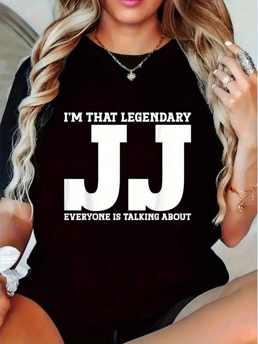 Plus Size - Mujeres "I'm That Legendary JJ" Bold JJ Text & Geometric Print Y2K Graphic T-Shirt - Transpirable Crew Neck Casual Tee, Tamaños S-XXL, Negro Streetwear Top de moda para traje casual, ropa cómoda, camisa de diseño juguetón, ropa de detalle aplicado, traje diario, estilo retro, material ligero, declaración de la camisa, amantes de la moda
