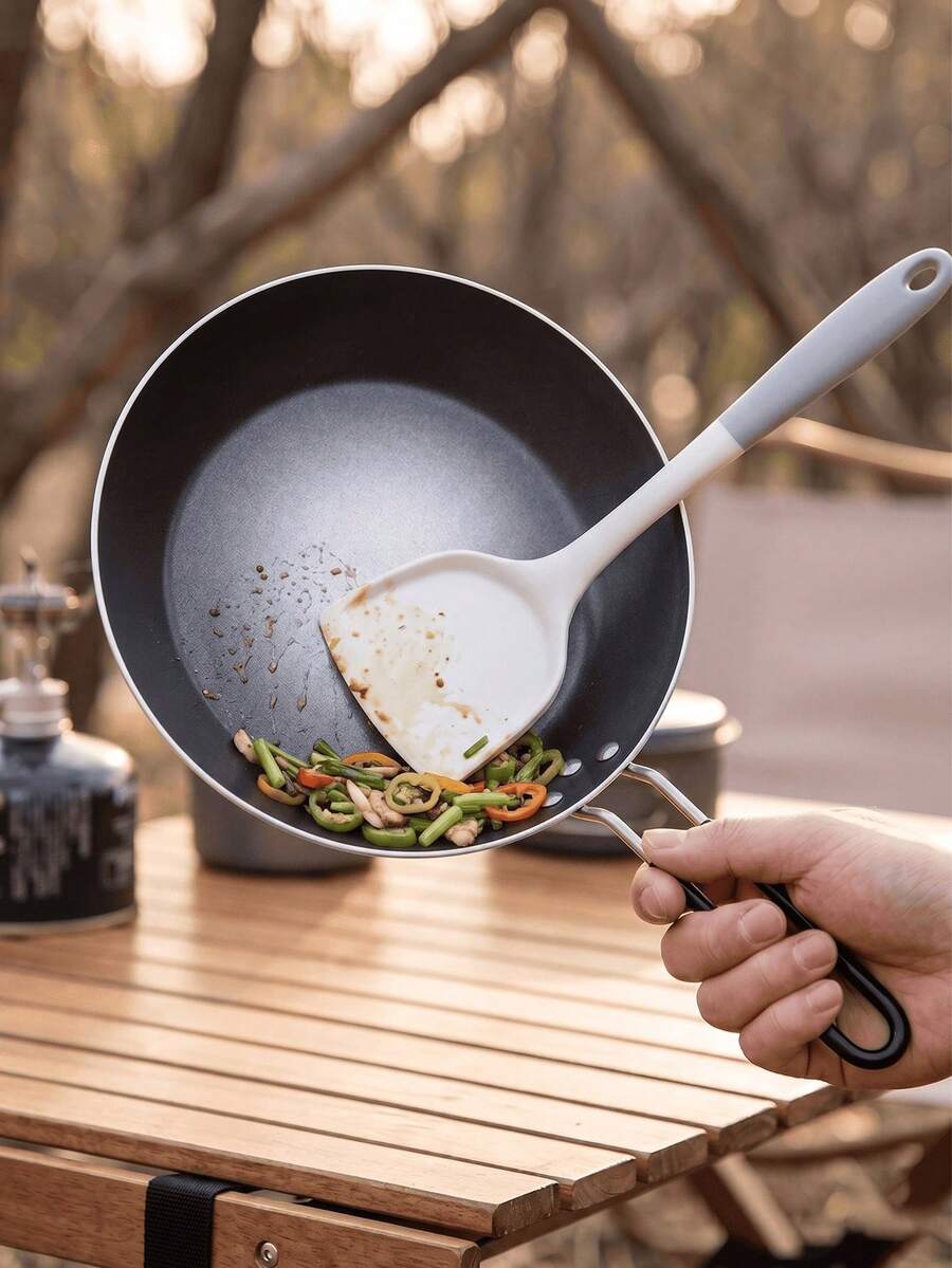 现代简约不粘炒锅 - 轻质铝合金材质,加深设计,不粘涂层,耐热手柄。这款多功能炒锅采用纯色简约美学设计,适用于家庭厨房、节日聚会和日常烹饪,低油烟,易于清洁,并具备高温翻炒能力。多种尺寸可选,容量大。 - 查看 1