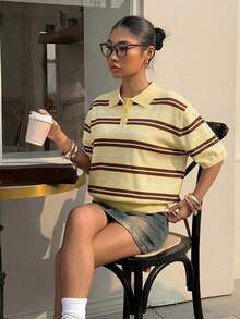 Camiseta Polo Amarilla de Manga Corta a Rayas con Botones Minimalista para Mujer, Blusa Amarilla para Mujer, Camiseta Polo Casual Amarilla para Mujer, Camisa a Rayas Amarillas, Ropa YTK, Atuendo Retro para Mujer, Ropa Retro, Atuendo de Moda - Azul Marino - Ver 9