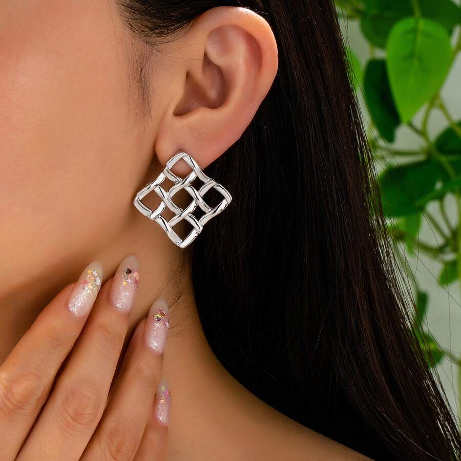 1 Đôi bông tai đinh tán dạng lưới rỗng thiết kế độc đáo, kiểu dáng tối giản, đa năng, thích hợp đeo khi đi làm. - Bạc - Xem 1