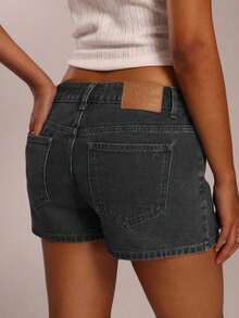 Shorts de mezclilla azul oscuro básicos de verano para mujer/etiqueta de cuero decorada/shorts de mezclilla de verano/lindos/para salidas/vacaciones/ropa de oficina - Gris - Ver 2