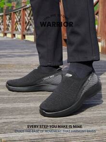 WARRIOR 勇士时尚复古男士运动鞋，春夏舒适跑步鞋，简约休闲又不失时尚感，四季皆宜，耐磨耐穿，适合全天穿着的训练鞋。 - 黑/黑 - 查看 5