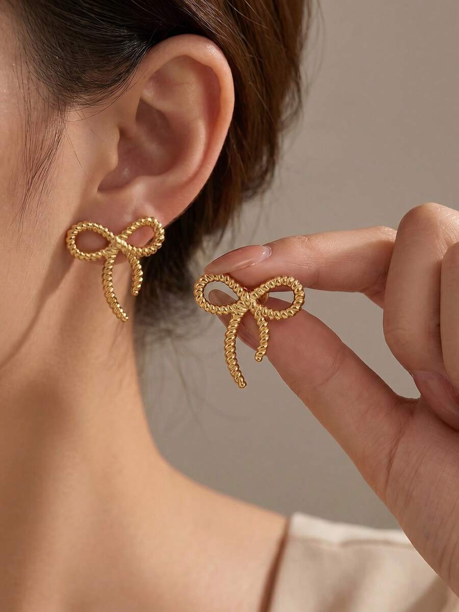 3 Pairs Assorted Gold-Tone Earring Set (Random Styles), Cute Bowknot, Star, Seashell Shaped Earrings, Made Of Stainless Steel, Hypoallergenic, Suitable For Daily Wear, Gifts For Valentine's Day, Birthday, Mother's Day, Thanksgiving, Vacation, Elegant Jewelry Accessories For Women And Girls, Also Suitable For Weddings, Fashionable And Versatile Casual Dress Matching