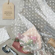 Tecido de tule branco elegante com estampa de bolinhas, tule macio e transparente com padrão de bolinhas, tecido chiffon leve e respirável, adequado para vestidos de noiva, véus, saias, artesanato, acessórios de cabelo e projetos de costura. - 1 - Ver 12