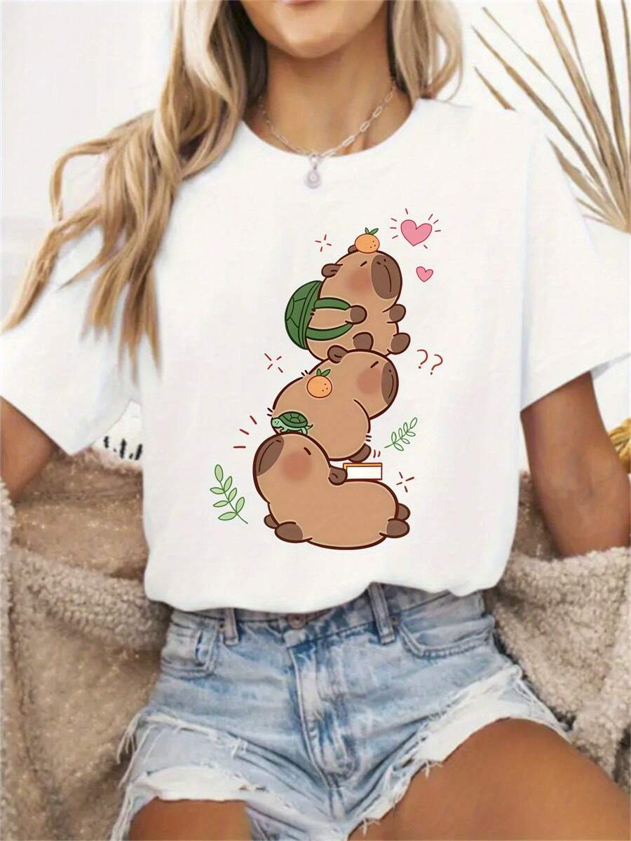 Camiseta Casual Deportiva de Capibara para Mujer - Estampado Divertido con Corazones y Hojas, Cuello Redondo Manga Corta para Todas las Estaciones, Lavable a Máquina, Ropa Cómoda, Diseño Vibrante, Tela No Transparente, Material Transpirable, Prenda Moderna