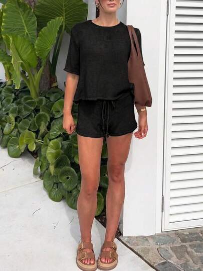 Conjunto de camiseta de manga corta y pantalones cortos de punto acanalado minimalista para verano 2026, conjunto informal de 2 piezas para mujer, ajuste holgado y relajado, tela de punto color negro