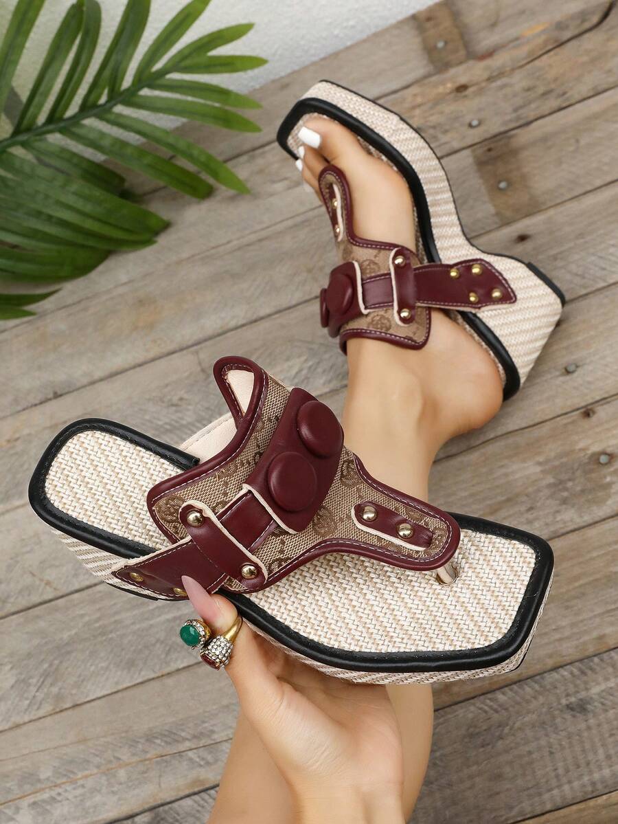 Nuevas sandalias de verano de estilo bohemio para mujer con cuña y suela gruesa, sandalias de playa con suela de cuerda de cáñamo retro, remaches y puntera cuadrada, estilo punk para mujer - Burdeos - Ver 1