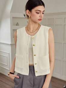 Chaleco sin mangas estilo tweed para mujer, color beige sólido, cuello redondo y botones dorados, diseño ajustado y bolsillos frontales, estilo retro casual, ideal para otoño, uso diario, salidas informales y combinaciones versátiles - Beis - Ver 4
