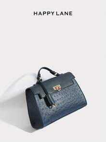 HAPPY LANE Dark Blue Ostrich PatternNiche Design. Features Include Dark Blue Ostrich Pattern Leather, Gold-Tone Hardware, Classic Flap Closure, And Versatile Handle/Shoulder Bag Style. A Touch Of Understated Luxury, Suitable For Daily Commutes, Business Meetings, And Any Occasion. - 鴕鳥紋藍 - 查看 7