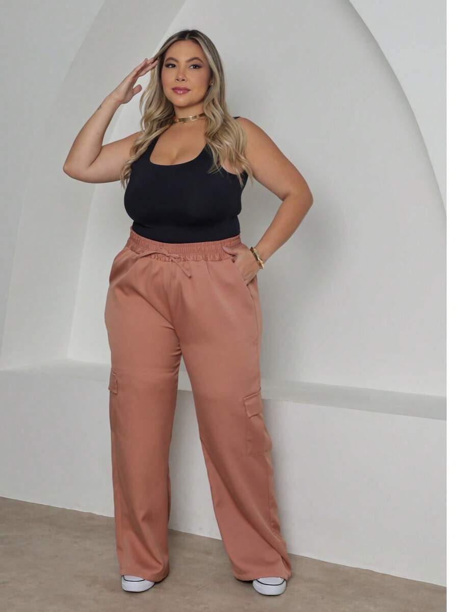 Plus Size Wide-Leg High-Waisted Pants With Cargo Pockets. - 米色 - 查看 1