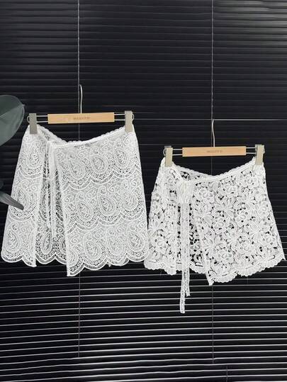1 chiếc tạp dề quấn ren thêu kiểu Pháp, dây thắt eo mềm mại, bất đối xứng nhiều lớp.