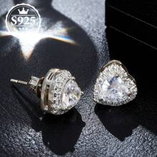 一对S925纯银心形莫桑石耳钉，璀璨夺目的设计，闪耀动人，适合日常通勤和约会场合，是送给女友、周年纪念日、节日、母亲节的理想礼物。 - 銀色 - 查看 3
