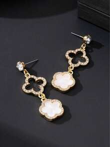 1 Pair Luxury Elegant Radiant Hollow Four-Leaf Clover & Five-Leaf Clover Pendant Earrings For Beach Style (No Gift Box) - Multicolor - View 4