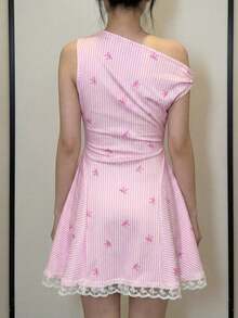 Vestido corto asimétrico con hombros y cintura en línea A, lazo, encaje a rayas y volantes en el bajo, elegante para citas, vacaciones y salidas, color rosa - Rosa - Ver 4