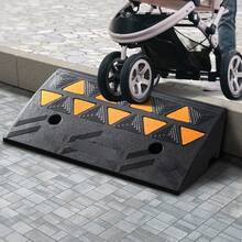 VEVOR Rubber Curb Ramp 4.25" Rise Height Sidewalk Curb Ramp, 11.8" Width 19.7" Length Driveway Ramp For Curb, 15T Heavy Duty Rubber Ramp For Forklifts, Trucks, Buses, Cars, Bikes - 4.25" Rise - View 1