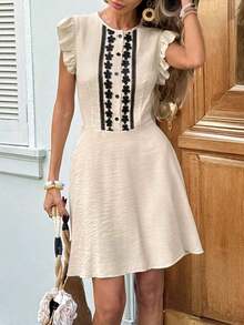 Vestido casual corto para mujer, color beige, cuello redondo, mangas con volantes y botones decorativos, estilo fresco y versátil - Caqui - Ver 4