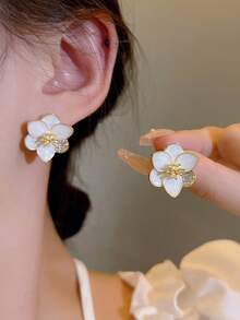 Bông tai thiết kế hình cánh hoa, bông tai thanh lịch độc đáo, bông tai phong cách Mori đa năng dành cho nữ. - Bông tai hình hoa - Xem 3