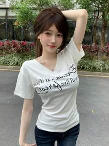 レディース 半袖 Tシャツ Vネック トップス カットソー 英字 ロゴ プリント メッセージ 筆記体 タイト スリム ウエストシェイプ 細見え 着痩せ 鎖骨見せ ボディコンシャス カジュアル セクシー きれいめ 大人可愛い 春 夏 秋 骨格ストレート 骨格ウェーブ デイリー お出かけ デート 旅行 シンプル ブラック チャコール くびれ メイク 伸縮性 ストレッチ ティーシャツ ロゴT スッキリ インナー 重ね着 10代 20代 30代 40代 韓国ファッション ストリート スポーティー 部屋着 ワンマイルウェア 涼しい 通気性 柔らかい 無地 普段使い 休日スタイル 快適 - ホワイト - チェックする 6