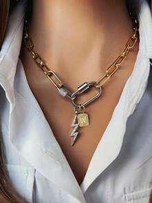 1 pieza Collar con colgante de letra para mujer, con características que incluyen: colgante con letra, tornillo oval retorcido, tornillos ovales de diferentes tamaños y colgante de relámpago plateado. Los tonos contrastantes de oro y plata crean un diseño llamativo, que muestra personalización. Adecuado para fiestas y uso diario, también es una excelente opción de regalo. - Dorado - Ver 5