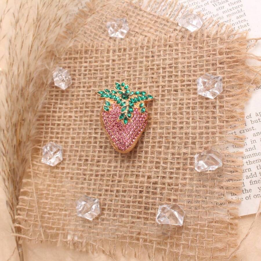 Cute Strawberry Brooch, Gold-Tone With Pink & Green Rhinestone, Women's Fruit Pin For Daily Wear & Gift - 粉色 - 查看 1