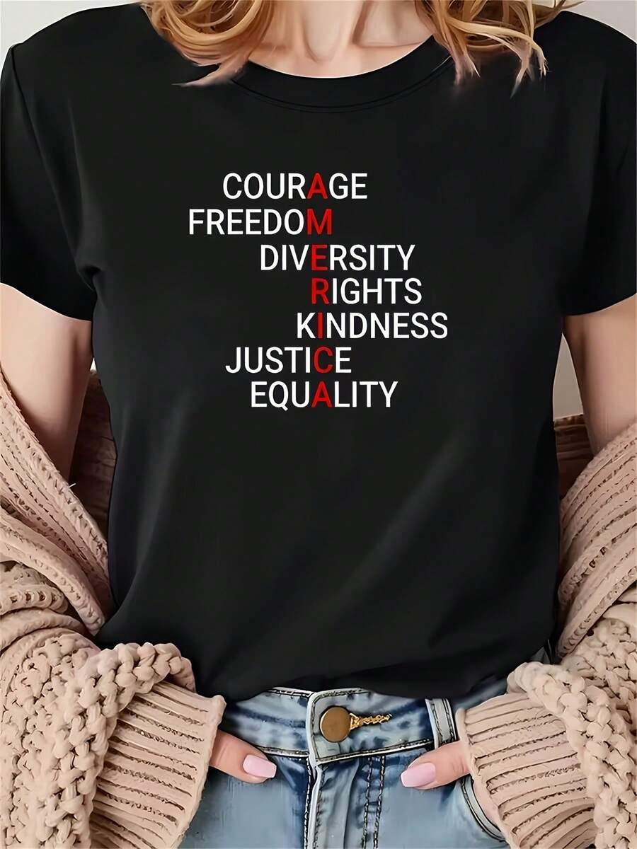 Tamaño más, camiseta de tamaño más grande con "Coraje, Libertad, Diversidad, Derechos, Amabilidad, Justicia, Igualdad" Carta impresa, camiseta negra de manga corta con cuello tripulado impresa - lavable en máquina, adecuado para la primavera, el verano y el otoño, estilo informal, ajuste cómodo