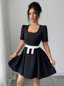 Vestido corto negro para mujer, cuello cuadrado, mangas cortas y cintura definida con lazo blanco, elegante y sofisticado - Negro - Ver 3