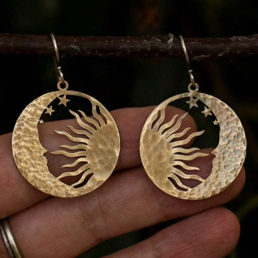 1 Pair Fashionable Creative Crescent Moon & Sun Circle Pendant Earrings, Elegant Daily Wear Jewelry For Women - Gold - View 1