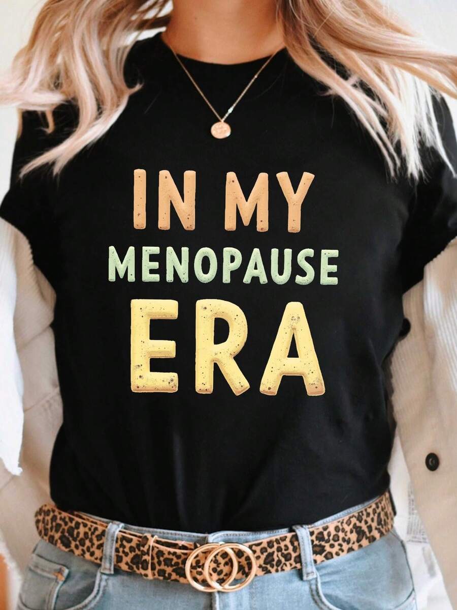 Camiseta de cuello de tripulación de manga corta con la frase 'En mi era de la menopausia', perfecta para primavera y verano, diseñada para mujeres