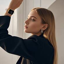皮革錶帶，適用於 Apple 38mm/40mm/41mm/42mm/44mm/45mm/46mm/49mm - 極薄精緻、防汗舒適 - 極簡優雅時尚 - 鑽石設計 - 相容於 Apple Series 10/9 Ultra/SE/8/7/6/5/4/3/2/1 - 替換錶帶配件 - 黑+金扣 - 查看 5