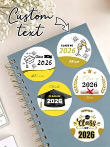 Nhãn dán tốt nghiệp hình tròn tùy chỉnh / Logo lớp tốt nghiệp năm 2026 cá nhân hóa / Nhãn dán / Đồ dùng học tập / Đồ dùng làm sổ lưu niệm / Đồ dùng học tập / Lễ tốt nghiệp / Quà tặng tốt nghiệp / Đồ dùng thiết yếu cho trường học / Đồ dùng tiệc tốt nghiệp năm 2026 - Nhiều màu - Xem 7