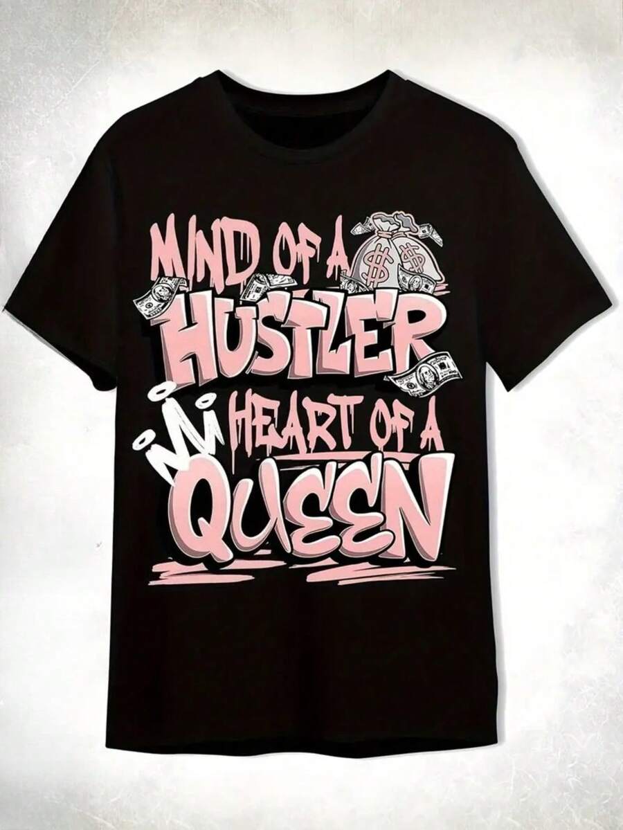 Camiseta gráfica de perfil bajo Hustler Heart Queen Unisex Colorway 11s - Negro/Blanco/Rosa con el eslogan "Mind of a Hustler Queen" y diseño de signo de dólar, camiseta de manga corta con cuello redondo, suave y transpirable, unisex, estilo casual urbano, adecuada para el uso diario. - Negro - Ver 1