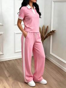 Bộ 2 món gồm áo thun ngắn tay cổ polo và quần ống rộng cạp chun dành cho nữ, kiểu dáng đa năng với áo viền tương phản và quần cạp cao kẻ sọc có dây rút, thích hợp cho các hoạt động ngoài trời, tập thể dục, đi làm, mặc thường ngày vào mùa xuân, hè và thu. - Hồng - Xem 3