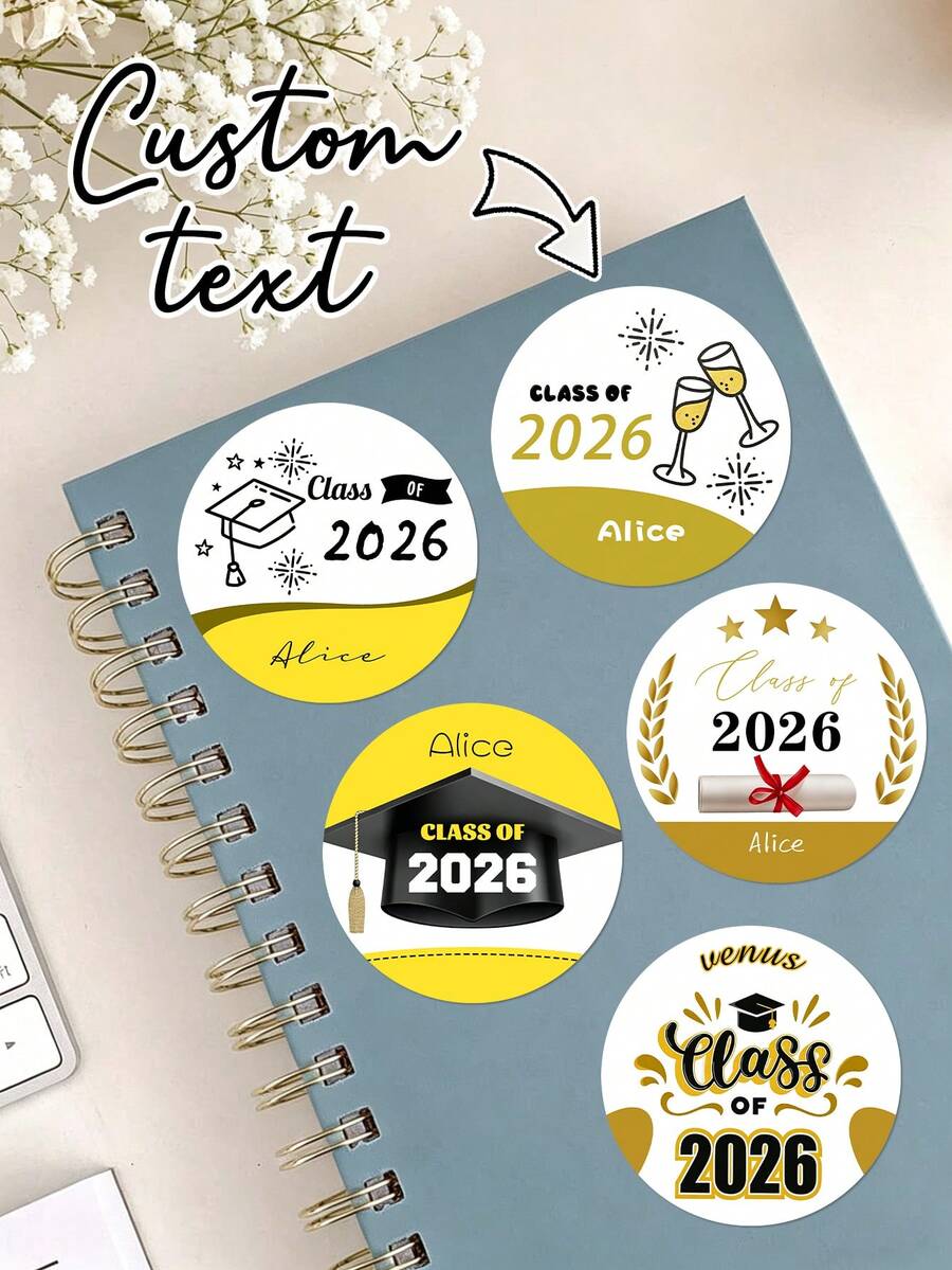 Nhãn dán tốt nghiệp hình tròn tùy chỉnh / Logo lớp tốt nghiệp năm 2026 cá nhân hóa / Nhãn dán / Đồ dùng học tập / Đồ dùng làm sổ lưu niệm / Đồ dùng học tập / Lễ tốt nghiệp / Quà tặng tốt nghiệp / Đồ dùng thiết yếu cho trường học / Đồ dùng tiệc tốt nghiệp năm 2026 - Nhiều màu - Xem 1