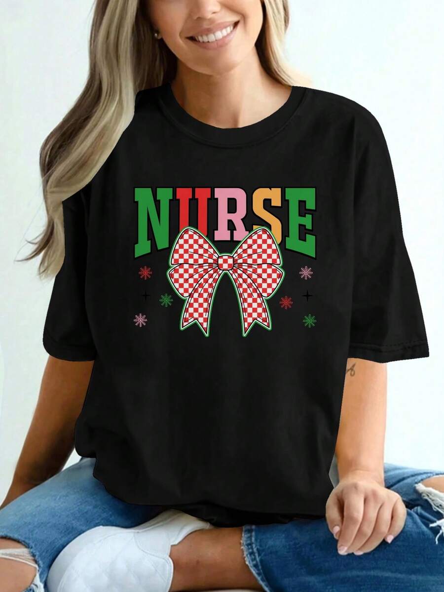 Esta camiseta de manga corta presenta un elegante patrón de moda de arco de enfermera, hecha de suave y cómodo puro. Es una pieza versátil ideal para el uso casual de las mujeres, los viajes diarios y al aire libre