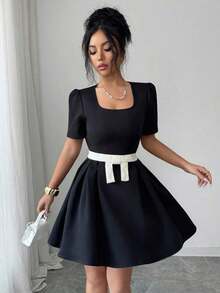 Vestido corto negro para mujer, cuello cuadrado, mangas cortas y cintura definida con lazo blanco, elegante y sofisticado - Negro - Ver 4