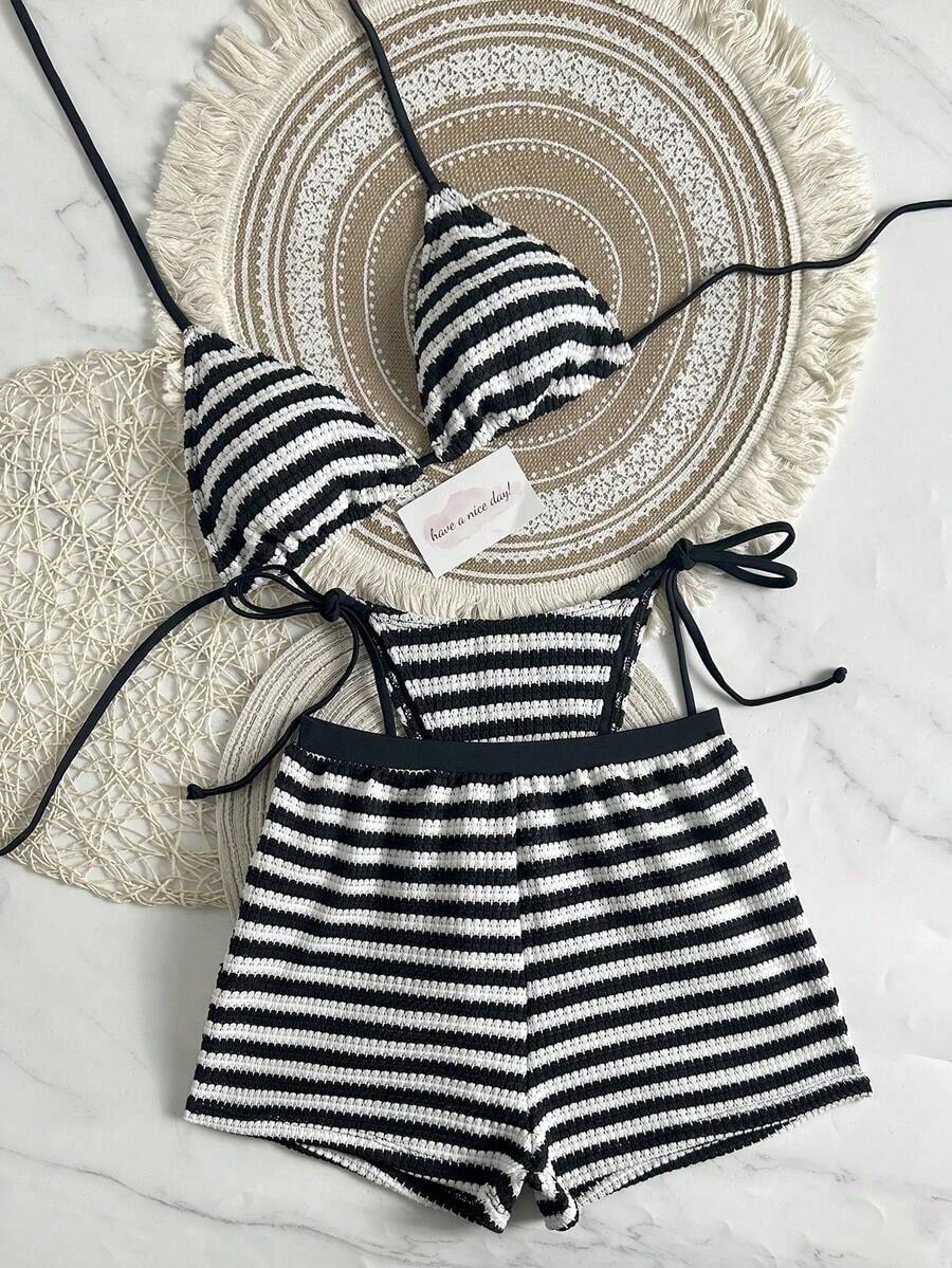 Conjunto de bikini y shorts de baño casuales para vacaciones en la playa de mujeres, 2026, 3 piezas, de tela texturizada con bloques de color y rayas, adecuado para primavera/verano, fiestas en la piscina, citas - Blanco y Negro - Ver 1