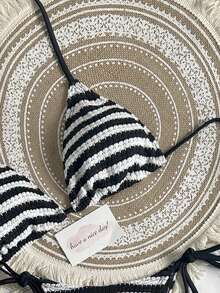Conjunto de bikini y shorts de baño casuales para vacaciones en la playa de mujeres, 2026, 3 piezas, de tela texturizada con bloques de color y rayas, adecuado para primavera/verano, fiestas en la piscina, citas - Blanco y Negro - Ver 3