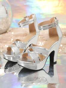 Open-Toe Platform Chunky Heel Sandals With A Metallic Crocodile-Patterned Upper And Glittery Crisscross Straps. Adjustable Ankle Strap. Perfect For Parties And Dates. - Bạc - Xem 5