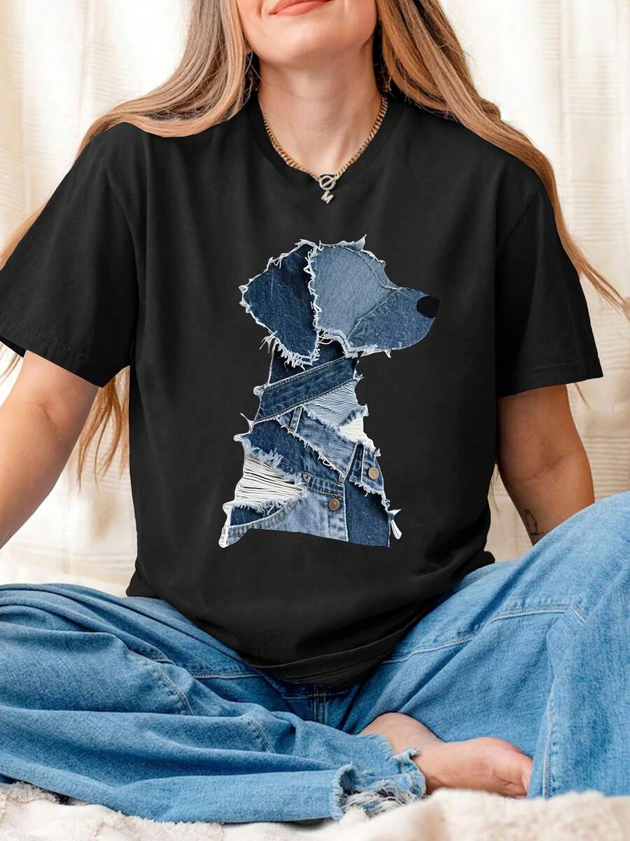 Black Denim Patchwork Dog Graphic T-Shirt - Camiseta de algodón super suave con cuello de tripulación casual, top de ajuste transpirable y relajado con diseño único para mascotas - regalo perfecto para los amantes de los perros, moda cotidiana de moda.